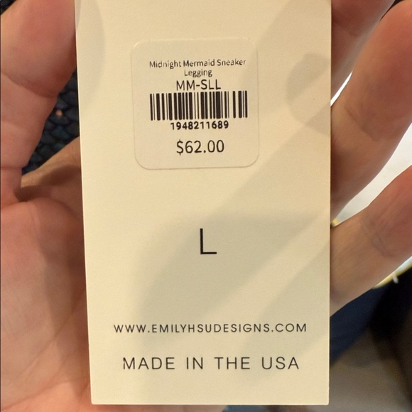 NWT Emily HSU designs Holographic Scale Pattern Leggings size Large - Picture 4 of 5